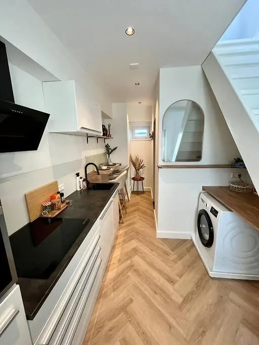 Apartment Tiny House In Center Aalsmeer I Close To Schiphol & Amsterdam